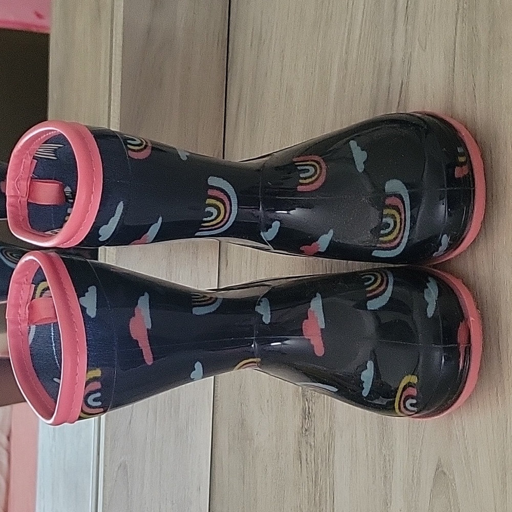 Carters Rainboots Rainbow Toddler Size 7
